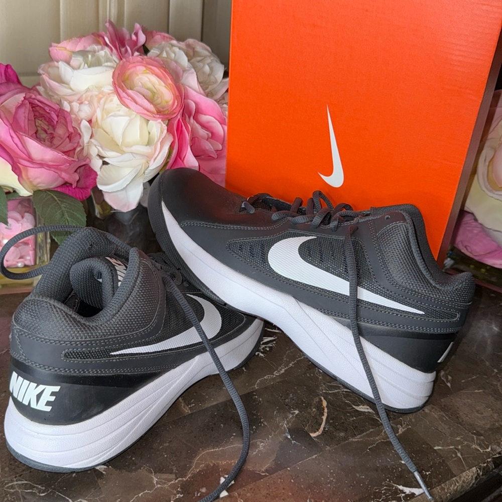 NIKE OVERPLAY VIII WOMEN